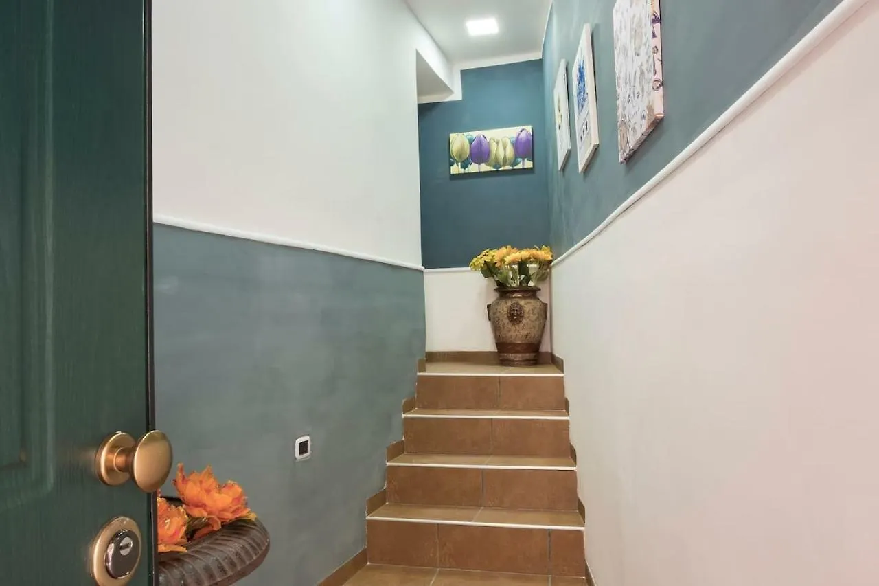 Little House Napoli Daire